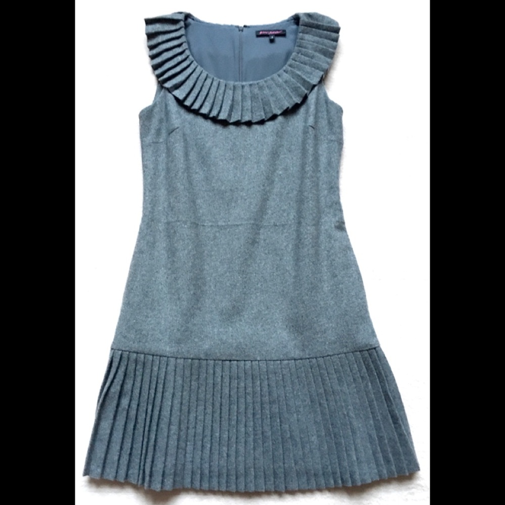 BETSEY JOHNSON Sleeveless, Wool Dress, Size 4 Gray